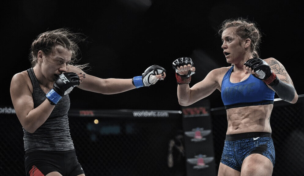 UFC combat between 2 fighting girls