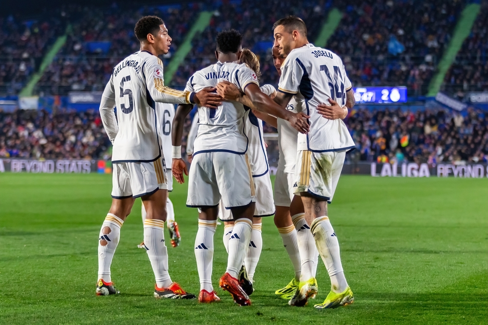 Real,Madrid,Abbraccio,Tra,Giocatori,Bellingham,Vinicius,Joselu,Modric,Nacho,Vázquez
