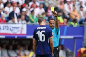 Hamburg,,Germany, ,June,16:,Referee,Artur,Soares,Dias,Shows